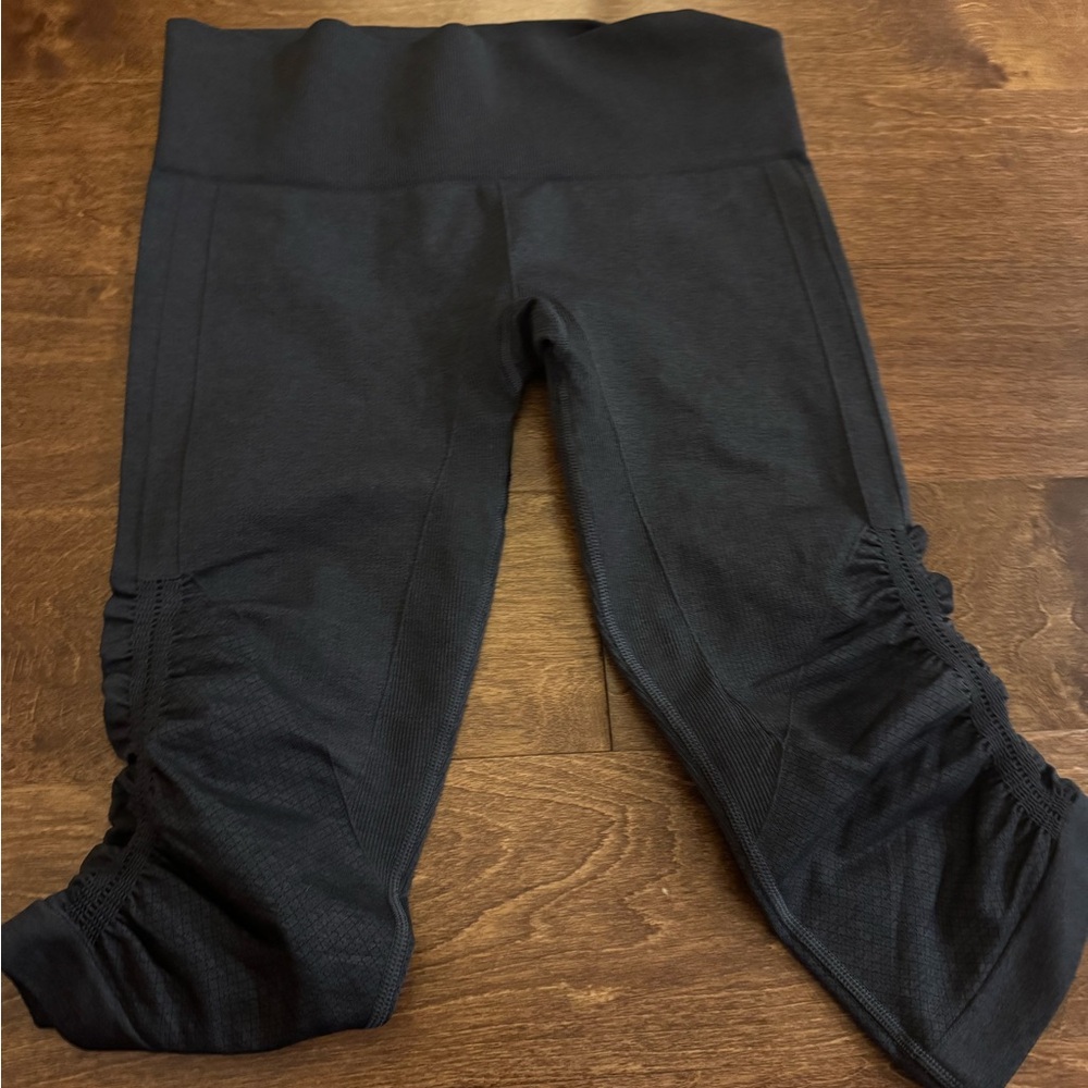 Lulumelon leggings size S